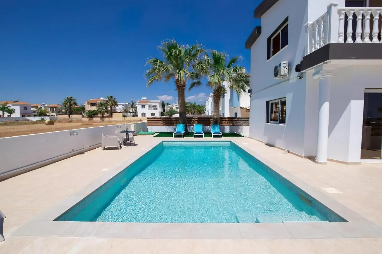 Villa Suncity Boutique Beachfront أيا نابا